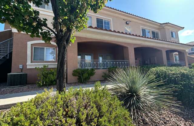 Charming Condo In Summerlin - 352 Pine Haven Street, Las Vegas, NV 89144