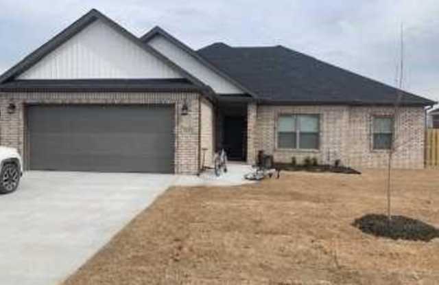 1024 Laux  LN - 1024 Laux Lane, Pea Ridge, AR 72751