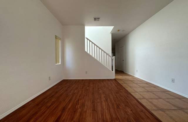 Single Family Home 3 Beds, 2.5 bath, 1 car garage Gallery 3