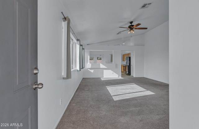 3072 W LONE CACTUS Drive Gallery 3