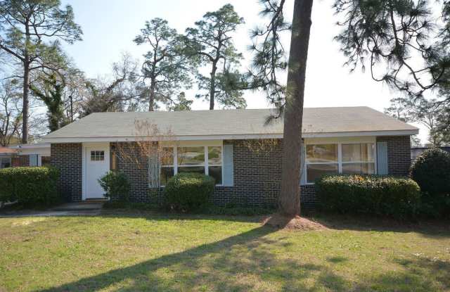 4 Bed/3 Bath home w/fenced yard in Augusta - Available December 5, 2025 photos photos
