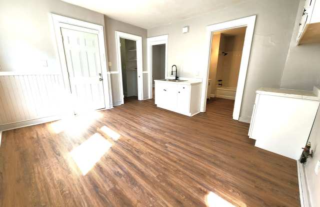 ENTEGJ - 3027-3029 N Holton Ave photos photos