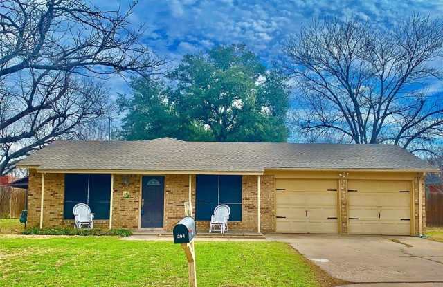 204 Hillcrest Street - 204 Hillcrest Drive, Sanger, TX 76266