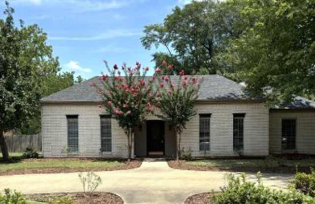 Spacious 4-Bedroom Home with Huge Yard – Pleasant Grove Schools photos photos