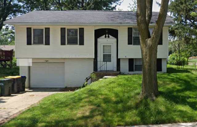 3 Bedroom 1 Bath Home in Beautiful Iowa City! - 2 Regal Lane, Iowa City, IA 52240