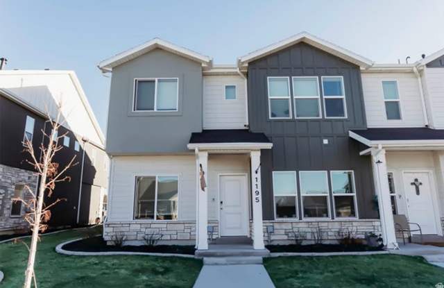 Like-New 2 bed/2.5 bath Townhome in Logan Gallery 1