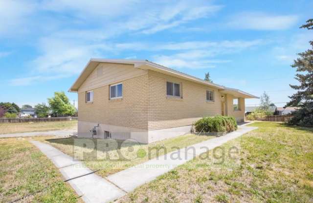 Spacious 5 Bed, 2.5 Bath Home in Blackfoot photos photos