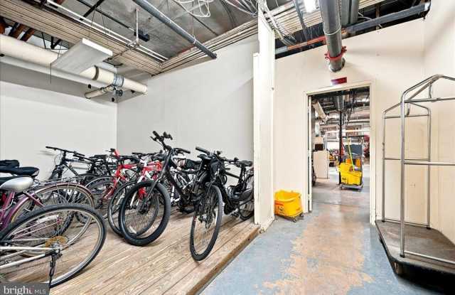250-00 S 13TH Street Gallery 4