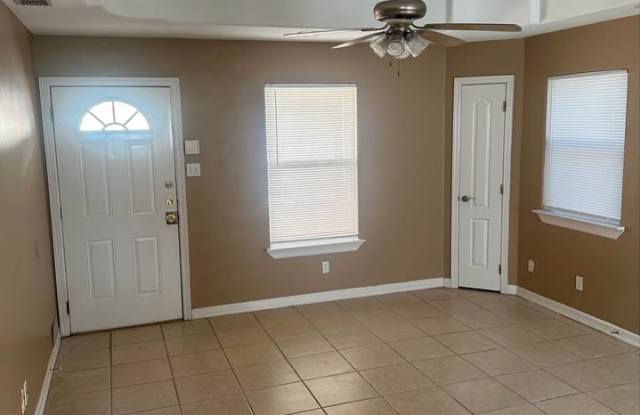 1607 Douglas Gallery 1