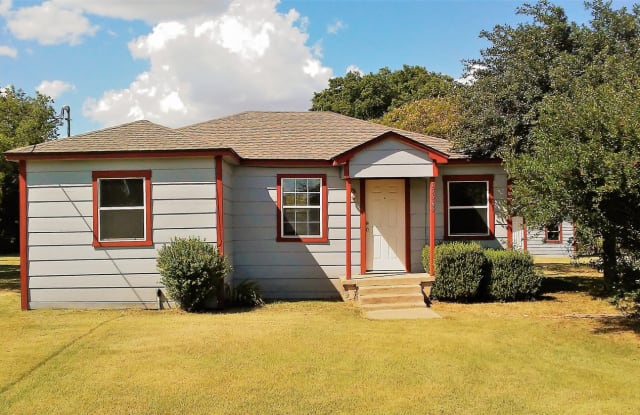 15585 S. Hwy 36 (Blue house) - 15585 Texas 36, Coryell County, TX 76528