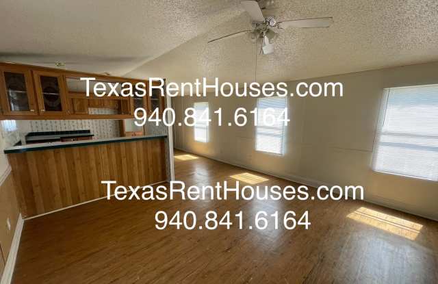 PET FRIENDLY - Pets are welcomed in this 3 bedroom 2 bath home with fenced yard Gallery 3