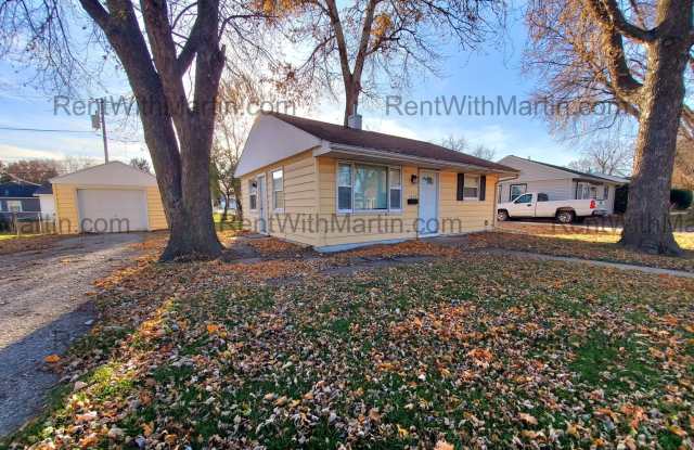 FOR RENT- 2 bed near University/Lark Brewing UPDATED-SMALL PETS OK - 1733 Seneca Avenue, Waterloo, IA 50701