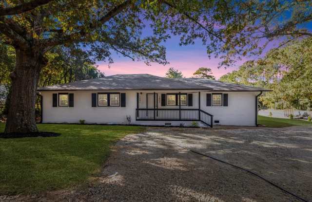 Remodeled 2bd/ 1ba Duplex near Duke University Gallery 3