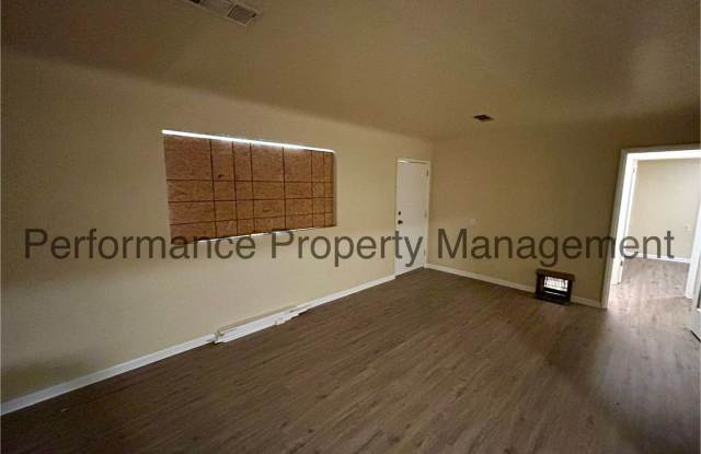 Charming 3 Bed/1 Bath N Bakersfield Home with Security Deposit Alternative Option - 426 Linda Vista Drive, Oildale, CA 93308