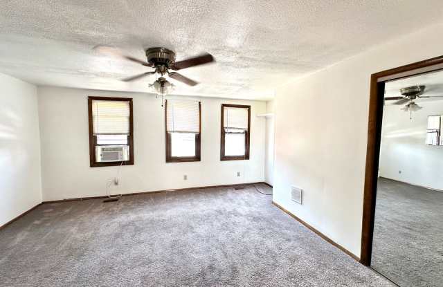 Conveniently Located 1 Bed, 1 Bath Unit - Available 7/1! photos photos