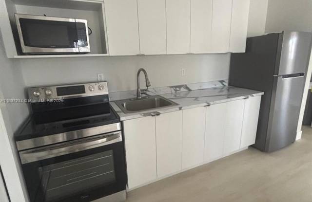 600 NE 142nd St photos photos