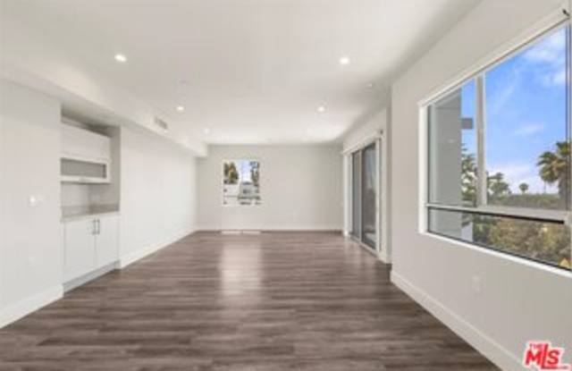 1326 Centinela Avenue Gallery 1