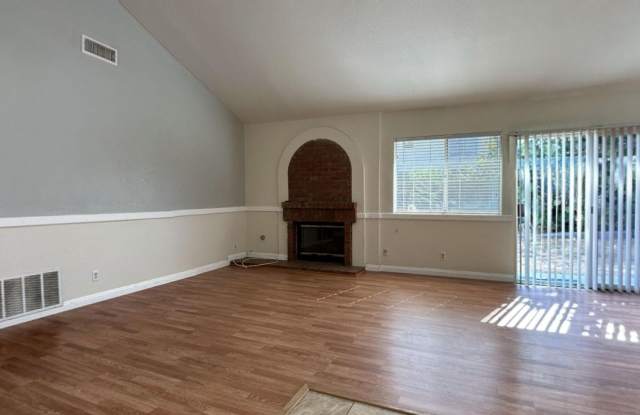 2 Bedroom 2 Bath w/ Bonus Room Located in Loma Linda!! Gallery 4