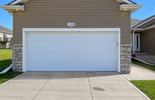 Spacious Living Just Minutes from Village Pointe! Gallery 1