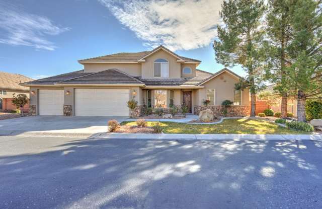 Beautiful St. George Home - Community Pool & All Landscaping Maintenance Included! Gallery 1