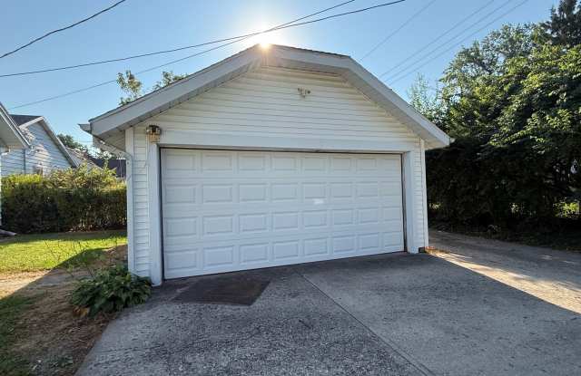 3 Bedroom Home with 2-Car Garage Near Ball State – $1,350/Month Gallery 4