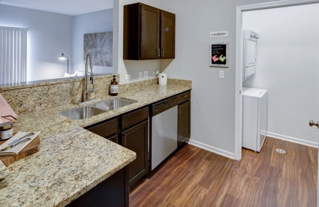 Algonquin Square Apartments Gallery 3