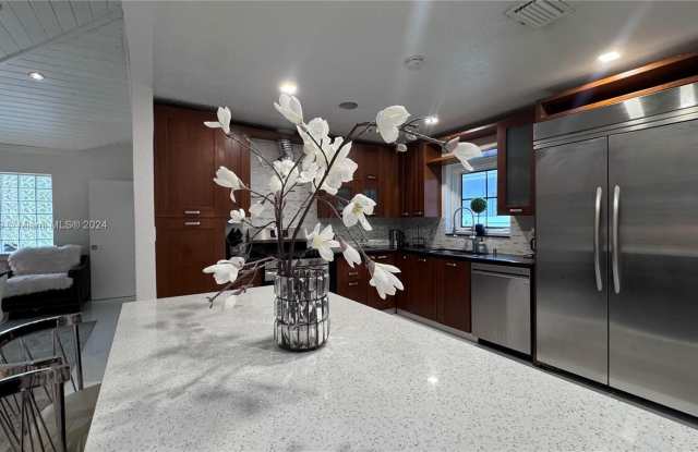 1332 Van Buren St photos photos