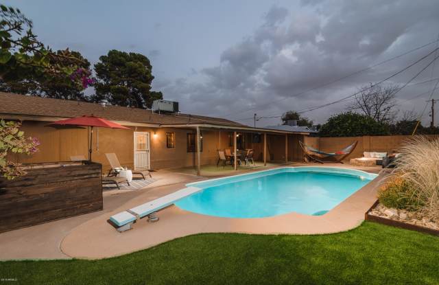 2319 E EARLL Drive Gallery 2