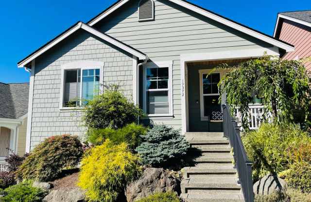 Fully Furnished 2 bedroom cottage in downtown Poulsbo...available starting 9-15 Gallery 3