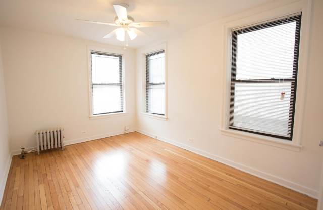 5337 S. Hyde Park Boulevard Gallery 4