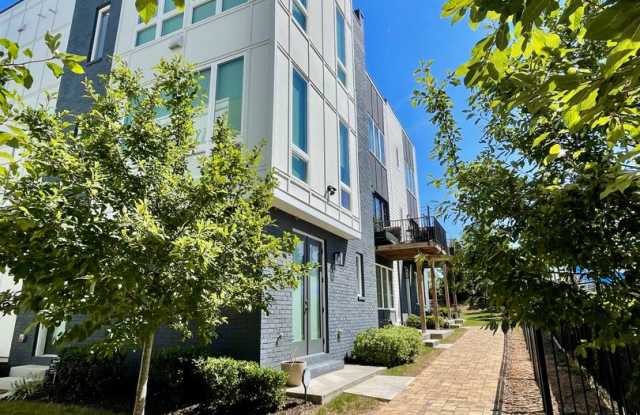 End-unit townhome in Westside Atlanta photos photos