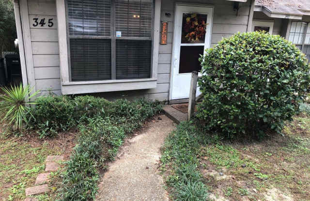 Two-Story 2 bed/2bath townhouse off Park Avenue! photos photos