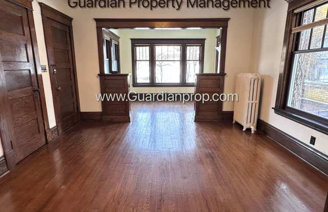 Spacious Condo With Office, Dishwasher, 1 Parking Space, Hardwood Floors, Free Laundry - 2628 Harriet Avenue, Minneapolis, MN 55408