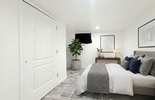 1930 Brinker Ave - B Gallery 3