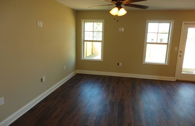 Charming 3-Bedroom Home with Fenced Backyard & Community Playground Gallery 3
