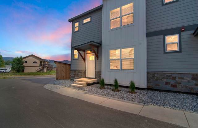 Charming 3BR Townhome in Fraser photos photos