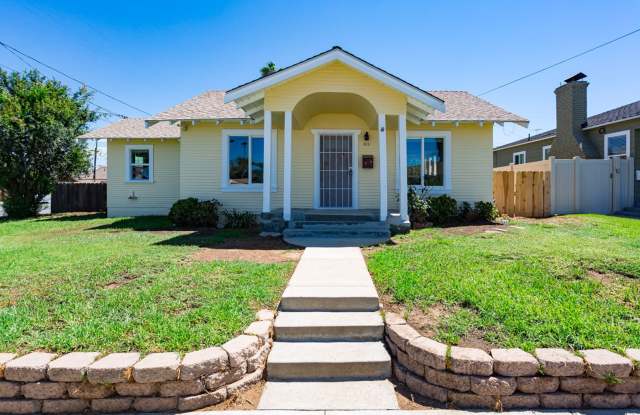 Beautifully Remodeled Single-Family Home with Fenced Yard photos photos Beautifully Remodeled Single-Family Home with Fenced Yard photos photos