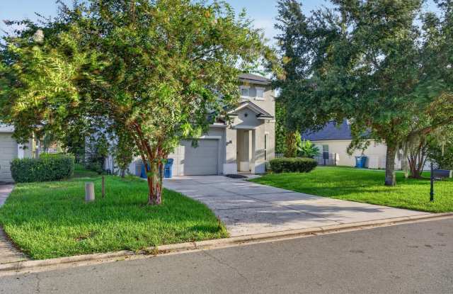 Gorgeous Lake Front Home!! Gallery 3
