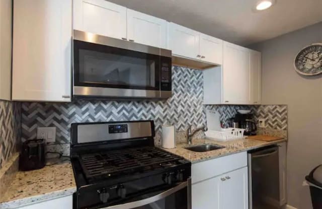 39 Sutton Street - 39 Sutton St, Providence, RI 02903