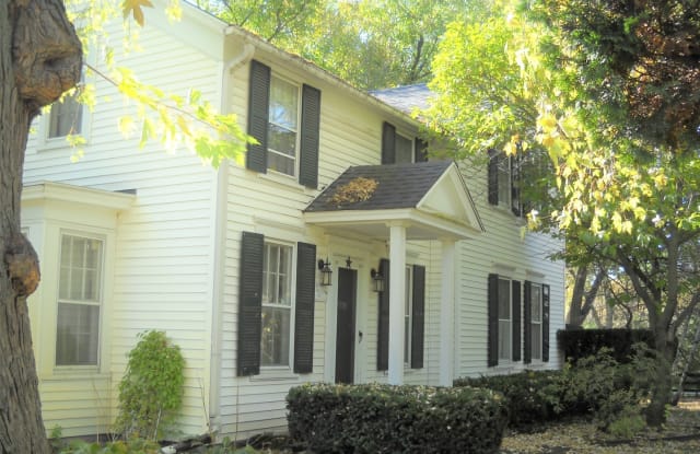 25 W Penny Road - 25 West Penny Road, South Barrington, IL 60010