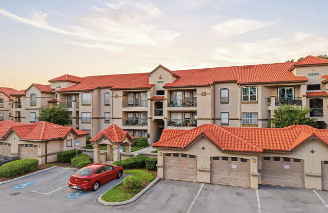 Charming Condo in desirable Calusa Trace! Gallery 3