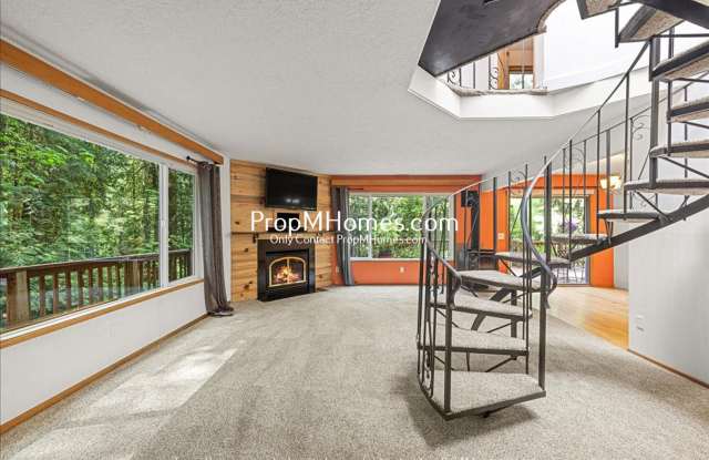 Rare Home Find - Forest Setting Right Outside of Sherwood! Gallery 4