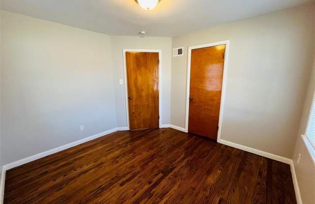 9004 Macon Avenue photos photos