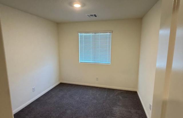 Must See Townhome in Henderson! Gallery 4