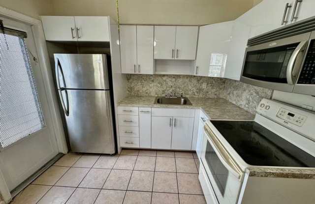 606 SW 8 ST photos photos