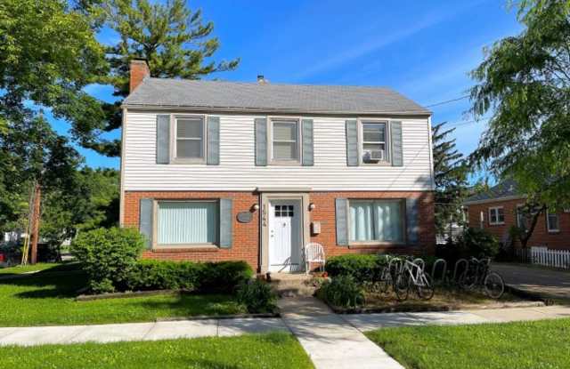 1544 Adams (5 BR) - Tallard Apartments Gallery 1