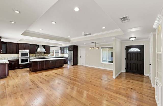 Stunningly Updated 3 Bed, 2 Bath Home w/ AC! Gallery 1
