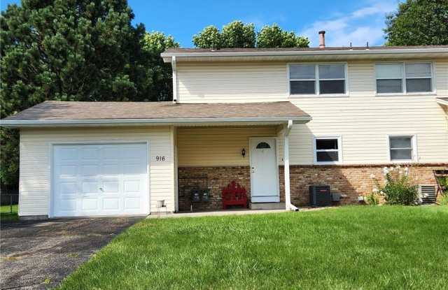 916 Ridge Drive SE - 916 Ridge Drive Southeast, St. Michael, MN 55376