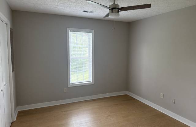 108 North Mapleleaf Avenue Gallery 3