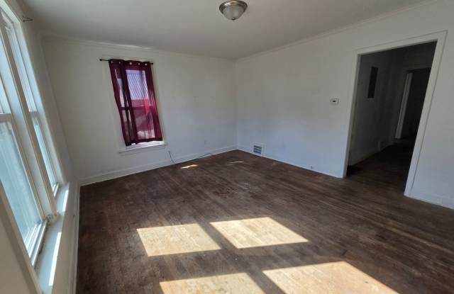 Upper 3 bedroom, lower west side. Gallery 4